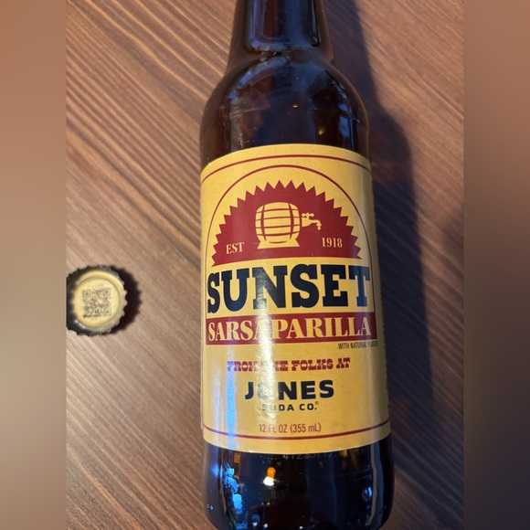 Jones Soda Fallout Sunset Sarsaparilla - EMPTY Bottle & Standard Cap - Prop - Picture 4 of 7